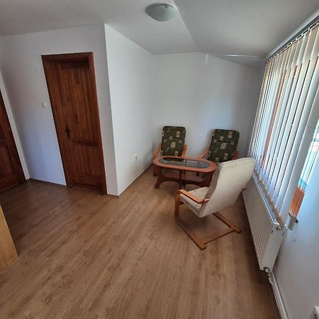 Wolf Apartments Sangeorgiu de Mures Bagian luar foto