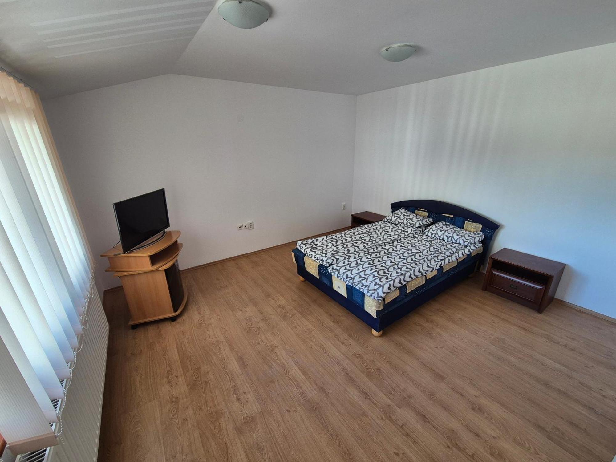 Wolf Apartments Sangeorgiu de Mures Bagian luar foto